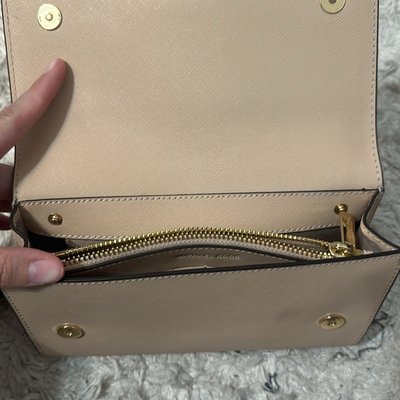 Michael Kors Saffiano Leather 3 in 1 Crossbody with strap. - Picture 3 of 4